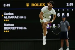 Số 1 thế giới lần đầu vào tứ kết Wimbledon