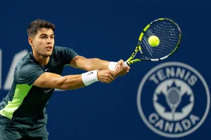 Carlos Alcaraz chật vật trở lại trên mặt sân cứng