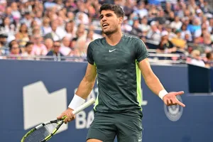 Alcaraz và Medvedev bị loại sốc