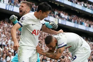 Son Heung-min nói lời “chữa lành” đến Richarlison