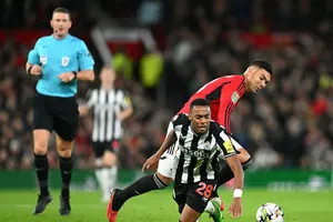 Manchester United xộc xệch đến Champions League