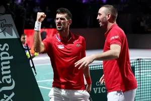 Novak Djokovic đấu võ mồm với CĐV Anh
