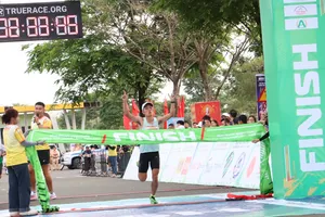 ‘Ông hoàng marathon’ Hoàng Nguyên Thanh vô đối trên sân nhà
