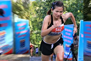 Chân chạy Nguyễn Thị Oanh tham gia Chinh phục đỉnh cao Bà Rá