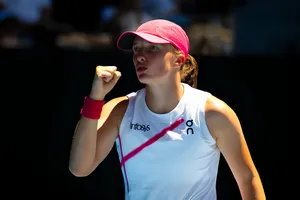 Số 1 thế giới Swiatek khuất phục cựu vô địch Úc mở rộng