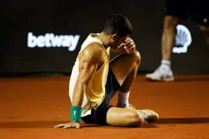 Alcaraz tiếp tục gặp vận rủi, lung lay vị trí số 2 thế giới