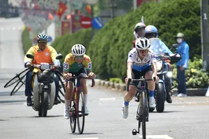 Tay đua người Nga Natalia lật đổ áo vàng Thu Mai