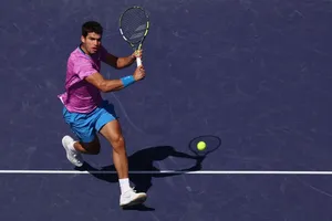 Không còn Djokovic, Alcaraz thẳng tiến vào tứ kết Indian Wells