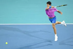 Alcaraz tiến gần hơn đến “Sunshine Double”