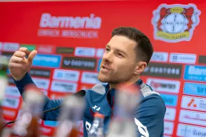 HLV Alonso gửi lời đanh thép đến Liverpool