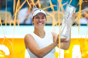 Đảo lộn mọi dự đoán, cựu binh 30 tuổi đăng quang Miami Open