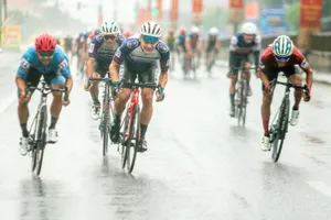 Clip cuộc đánh chiếm áo vàng Cúp Truyền Hình bất thành của tay đua Bình Dương 