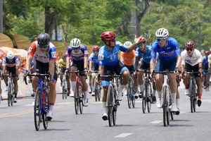 Thót tim với pha nước rút “vàng 10” của Lê Nguyệt Minh và Rikunov