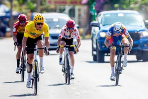 Clip diễn biến chặng 19, áo vàng Petr Rikunov tung “đòn hồi mã thương”