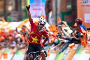 TP.HCM Vinama nâng giãn cách đồng đội, lính trẻ Văn Nhã mừng thắng trận