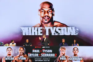 Cựu võ sĩ Mike Tyson thượng đài ở tuổi 57