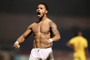 “King Son” đi vào lịch sử V-League với cú repoker