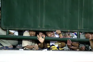 Khán giả Nam Định thèm một chiếc vé...