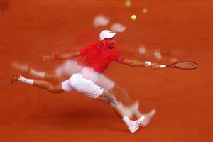 Tái phát chấn thương đe dọa giấc mơ vô địch Olympic của Djokovic