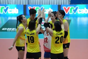 Bích Tuyền cùng bóng chuyền nữ Việt Nam suýt lật đổ Thái Lan tại SEA V-League