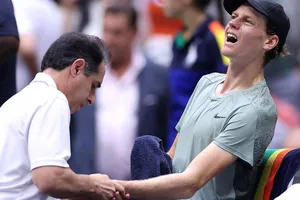 Sinner dính chấn thương cổ tay trước trận chung kết đấu Taylor Fritz