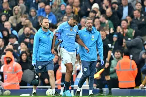 Man City giải bài toán khuyết Rodri, Ten Hag chật vật với Man United