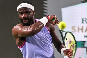 Tay vợt Mỹ Frances Tiafoe đối mặt án phạt nặng