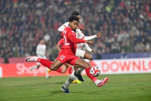 Ảnh chụp Nguyễn Xuân Son thắng giải ấn tượng ở Cúp Chiến thắng