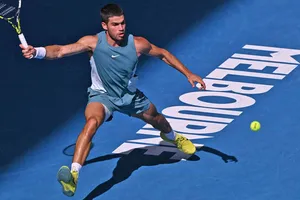 Alcaraz sánh ngang kỷ lục với các huyền thoại với chiến tích vào tứ kết