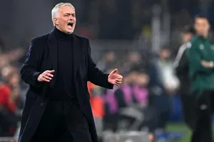 “Người đặc biệt” Mourinho kiện ngược đòi bồi thường 52.000 USD