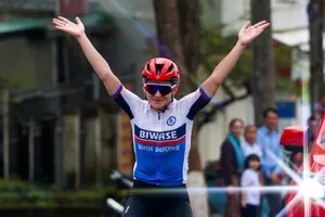 Clip tay đua Natalia chiến thắng thần tốc đoạt “cú đúp”