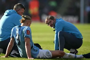 Man City hồi hộp với chấn thương của Haaland