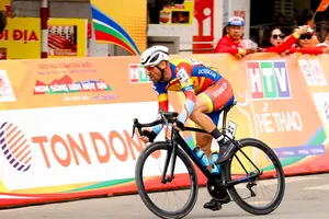 Clip Loic Desriac "sôlô thần tốc" giành chiến thắng chặng 1 Cúp Truyền Hình