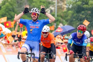 Khi ngoại binh Nick Kergozou “cắt đuôi” các đối thủ áo xanh