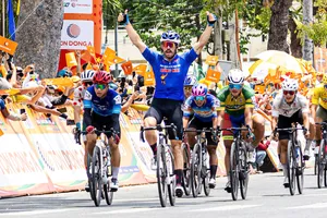 Nick Kergozou tìm lại chiến thắng ở chặng đua vượt nắng thắng mưa