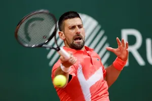 Trả nợ ngày sinh nhật, Djokovic thẳng tiến đến bán kết