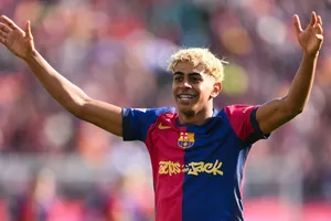 Thần đồng Lamine Yamal nhận lương cao ngất tại Barcelona