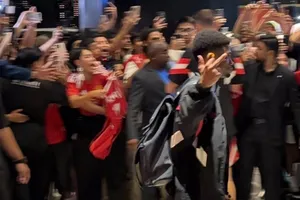 Tiền đạo Man United lý giải về hành động xấu xí ở Malaysia