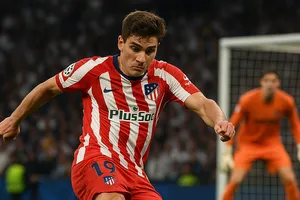 Luật sút phạt đền thay đổi sau cú trượt chân của Alvarez