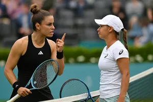 Hai tay vợt nữ đấu khẩu cực căng, Naomi Osaka khai vợt thành công