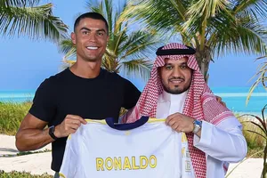 Ronaldo tiếp tục nhận lương cao nhất thế giới