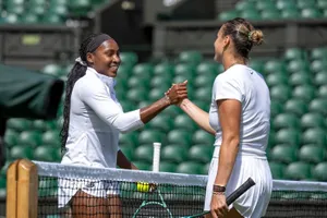 Hai tay vợt hàng đầu thế giới khép lại lùm xùm