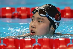 Thần đồng bơi lội Trung Quốc tạo kỳ tích lịch sử
