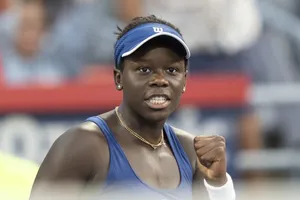 Thêm hạt giống đại bại trước tay vợt tuổi teen người Canada