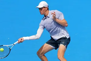 Lần đầu hạ gục Auger-Aliassime, Sinner gia nhập “ngôi đền của các huyền thoại”