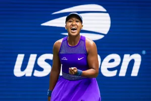 Naomi Osaka đè bẹp Coco Gauff thẳng tiến vào tứ kết