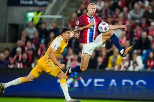 Erling Haaland cùng tuyển Na Uy dùng tiền đá bóng viện trợ nhân đạo