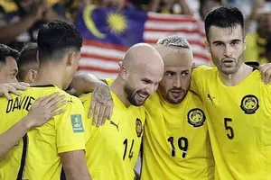 Luật sư phân tích pháp lý vụ FIFA cấm 7 ngoại binh nhập tịch Malaysia