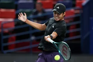 Medvedev đòi nợ tay vợt trẻ gốc Việt