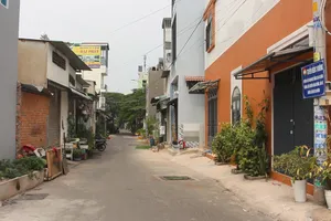 Video: Người dân phấn khởi sống trong hẻm không tiếng ồn và rác thải